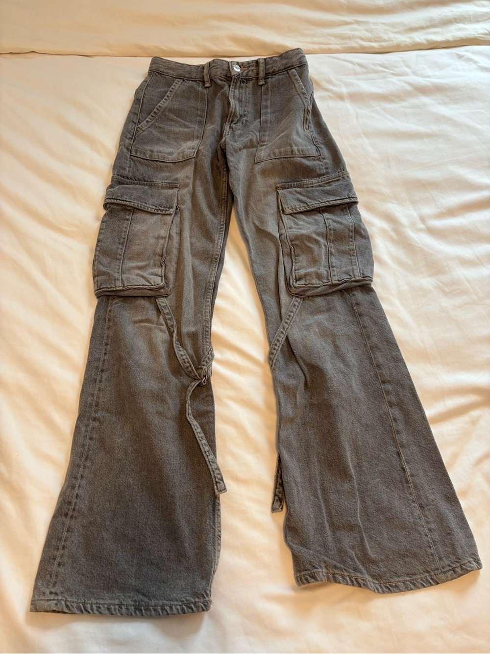 Women’s Gray Cargo Jeans - Zara